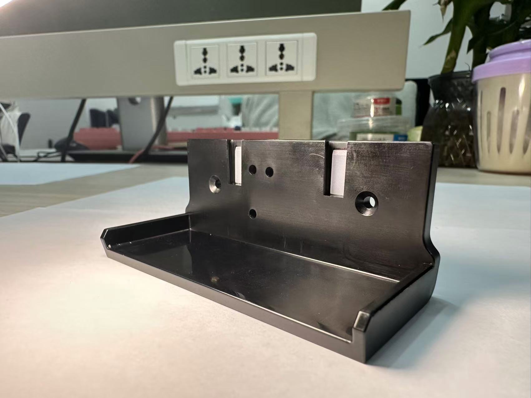 ROADROAM leveling device wall bracket